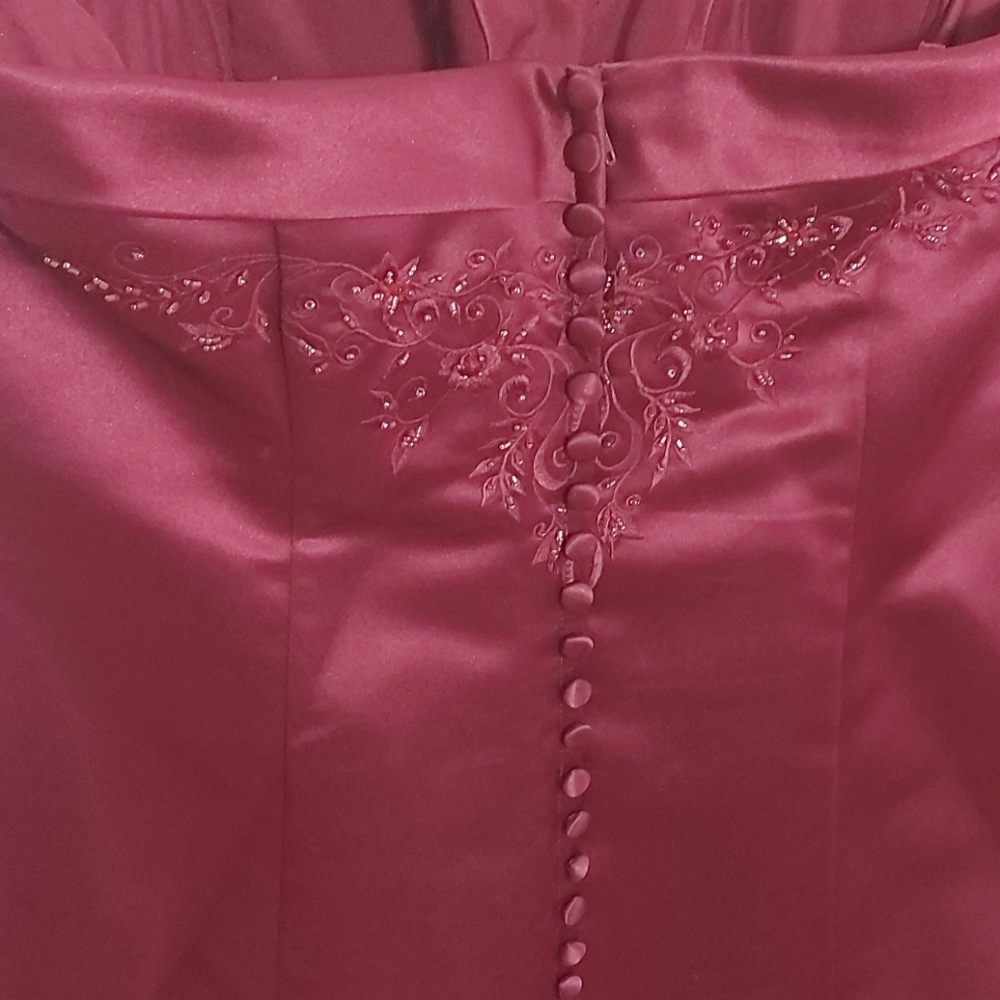 Graduation Gown - Picture 12 of 15